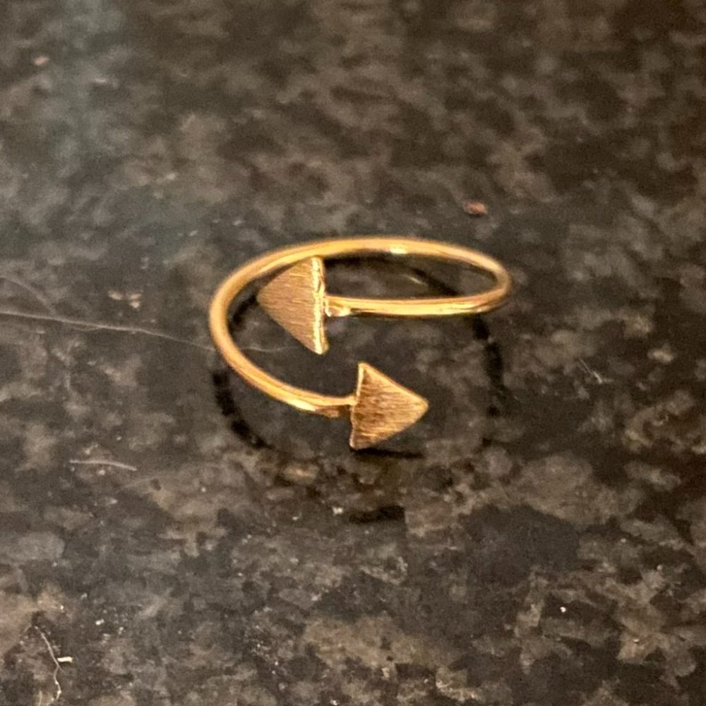 Cloverpost Adjustable Arrow Ring-Gold